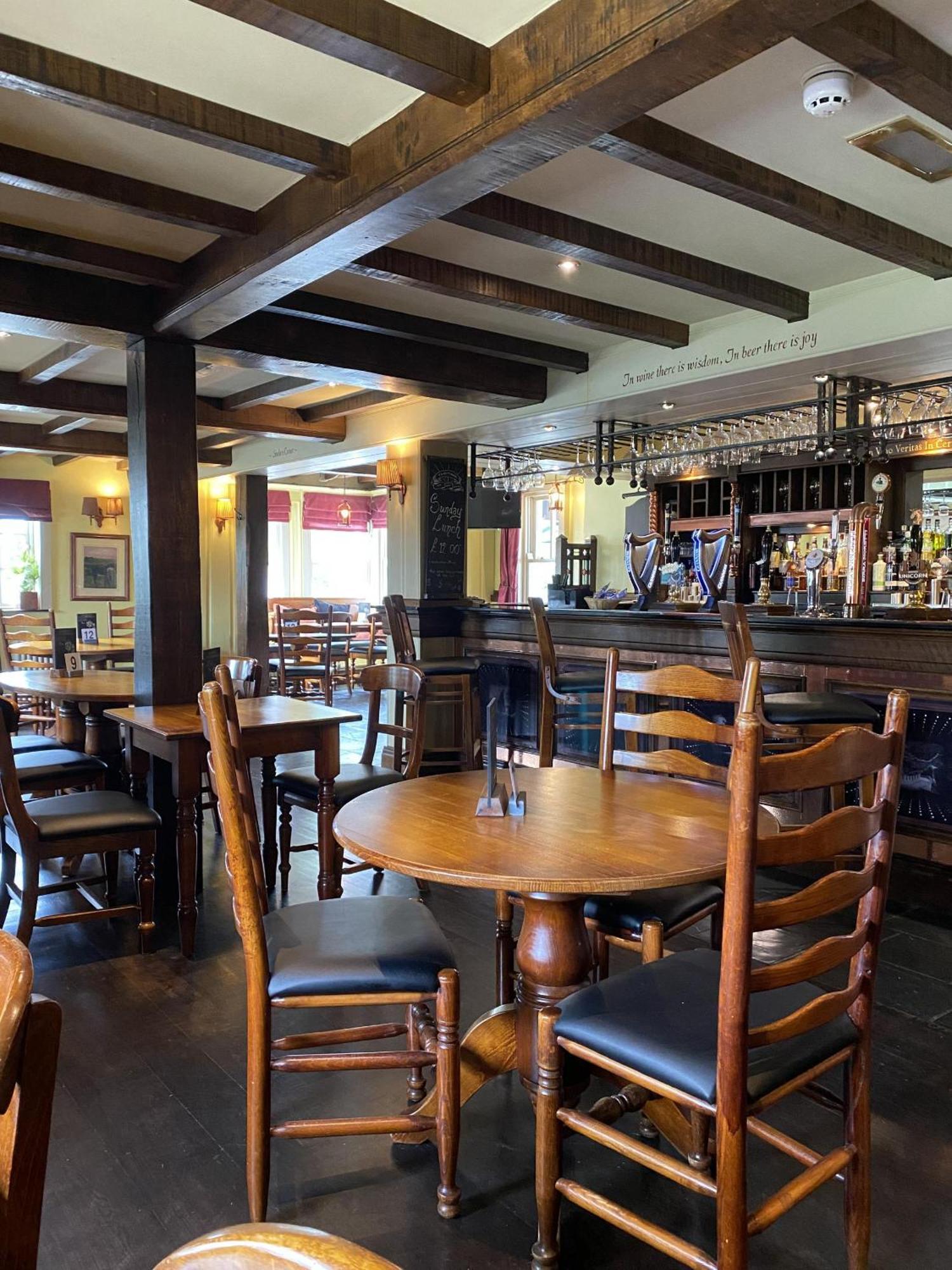 The Windmill Inn Натсфорд Екстер'єр фото